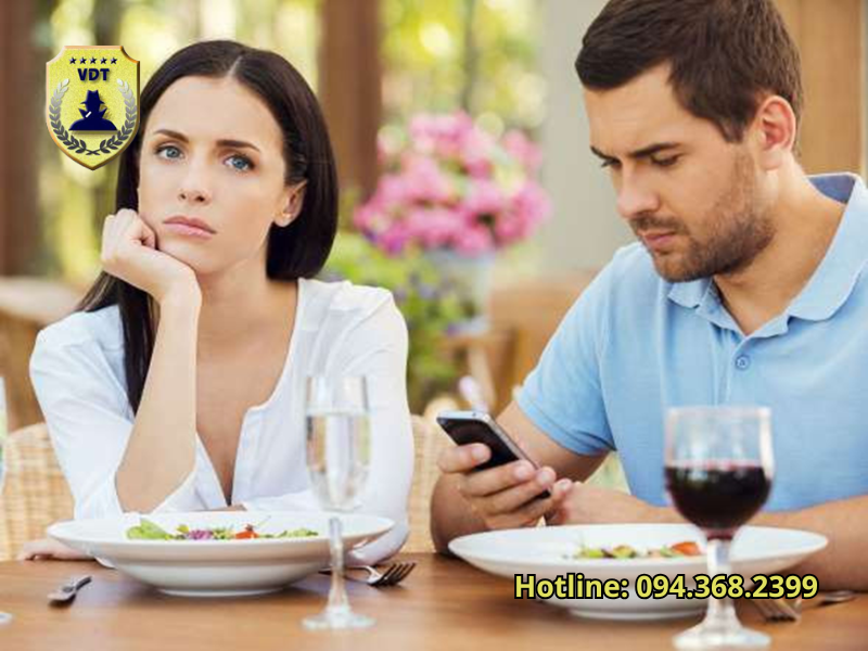 10 dấu hiệu nhận biết vợ ngoại tình