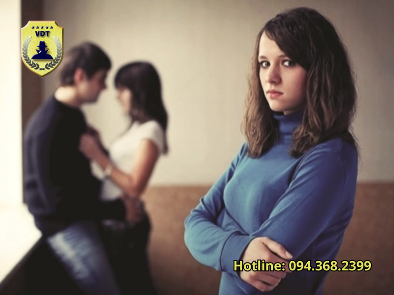 Khi chồng ngoại tình vợ nên làm gì?