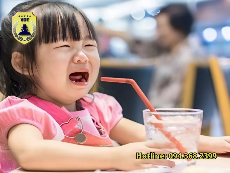 con trẻ có dấu hiệu bất thường phải làm sao